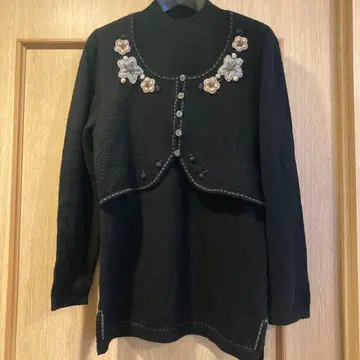 꽃 모티브 포함 블랙 니트 캐시미어 100%