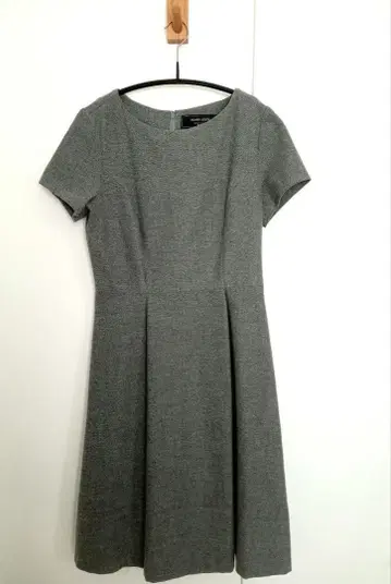 BEAMS LIGHTS 그레이 반팔 무릎 기장 원피스