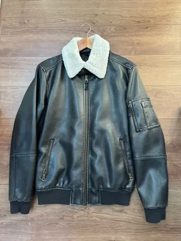 보아 카라 부착 가죽 자켓, 가죽 자켓