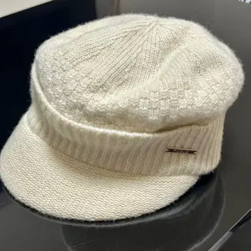 FURLA 화이트 니트 헌팅 캡