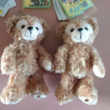 택 포함 새상품 노멀 더피 인형 배지 2개