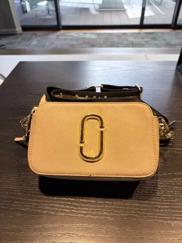 마크 제이콥스 베이지 숄더백