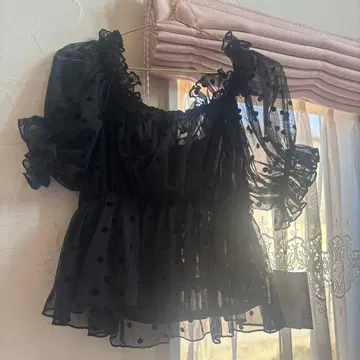 셰리미 블랙 도트 무늬 프릴 상의 F 사이즈