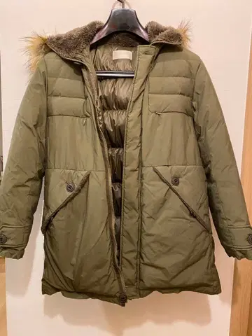 올리브 그린 다운 자켓 퍼 포함