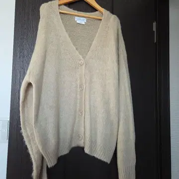베이지 V넥 가디건과 암워머 세트 (봉투 포함)