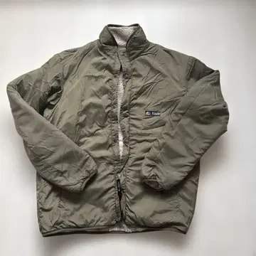 올리브 나일론 자켓과 플리스 자켓 리버서블