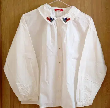 [ POU DOU DOU ] 블록 자수 개더 블라우스 (새상품급)