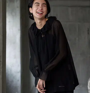 45R 파토 아쉬 프릴 장식 실크 시스루 블라우스 블랙