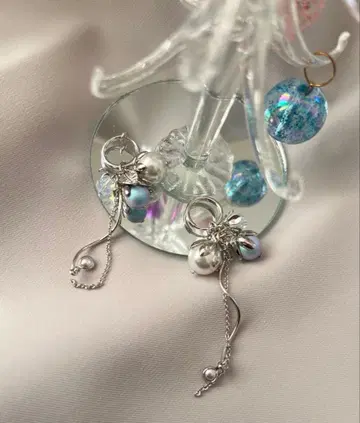 실버 x 펄 스윙 귀걸이/귀찌