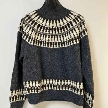 노르딕 무늬 터틀넥 스웨터 M 사이즈