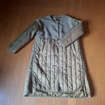 올리브색 퀼팅 코트