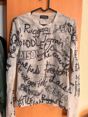 MAISON SPECIAL 핸드 페인팅 시어 탑