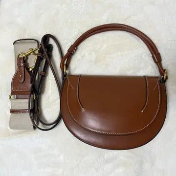 ZARA 캔버스 스티치 크로스바디백 브라운