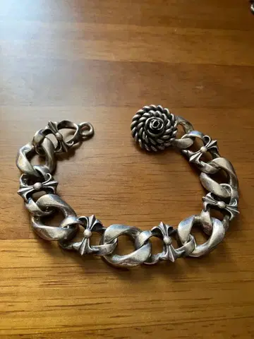 GODSIZE BUTTERFLY CHAIN BRACELET 팔찌