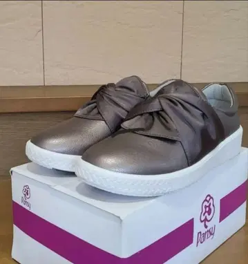 새상품 팬지 1393 퍼플 23.5 발이 화사해지고 신고 벗기 편한 경량