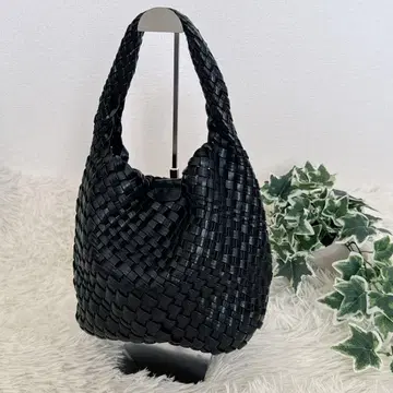 [새상품급] 뜨개질 숄더백 인트레차트 블랙