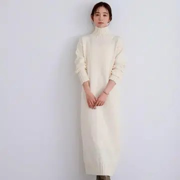 아이보리 터틀넥 니트 원피스