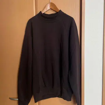 오라리 터틀넥 맨투맨