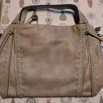 새상품 베이지 합성 피혁 숄더백