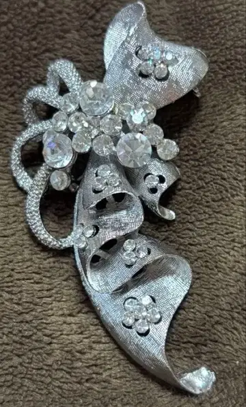 실버 플라워 리프 모티브 브로치