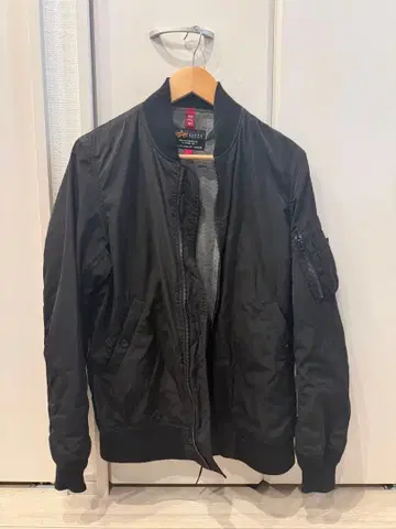 알파 인더스트리즈