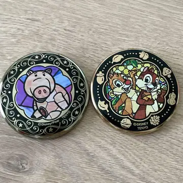 디즈니 금 배지