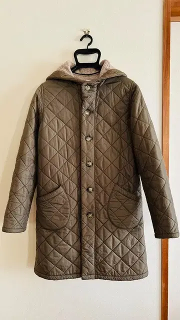 르 미노르 퀼팅 후드 부착 코트 카키 여성용