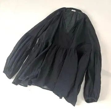 이에나 개더 절개 블라우스 긴팔 네이비