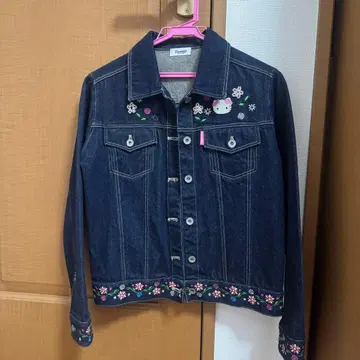 Hello Kitty 자수 데님 자켓