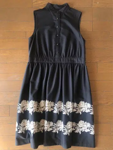 [ PLACE PAUSE 슬리브리스 원피스 로이스크레용 ]