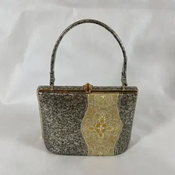 일본 의류용 핸드백 금은 계열 포멀 예복으로도