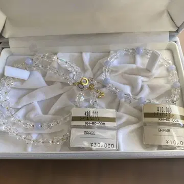 목걸이와 팔찌 세트