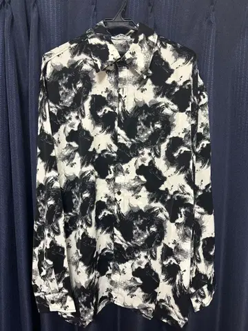 Otte.seoul 긴팔 셔츠 화이트 블랙 패턴 모드 올 패턴 셔츠