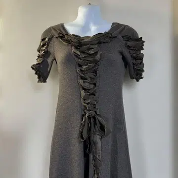 리본 장식 그레이 브라운 니트 원피스 SUNESU