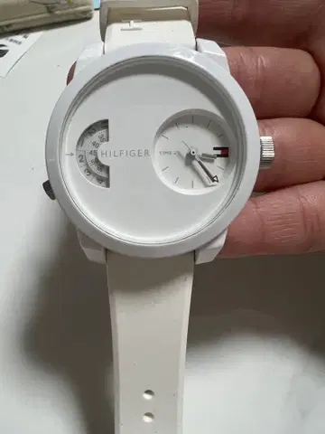 타미힐피거 QZ 화이트 다이얼