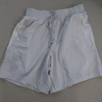 언더아머 라이트 그레이 숏팬츠 S