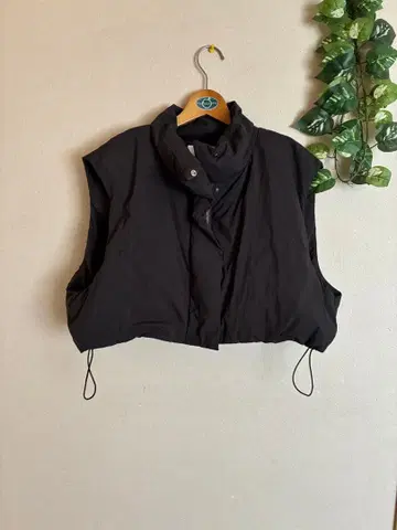 LE CERCLE par rope 숏 기장 다크 그레이 다운 베스트