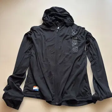 arena 러쉬 후드티 블랙