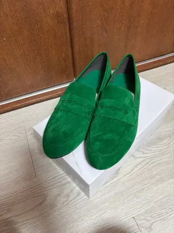 LOWRYSFARM 그린 컬러 스웨이드 로퍼