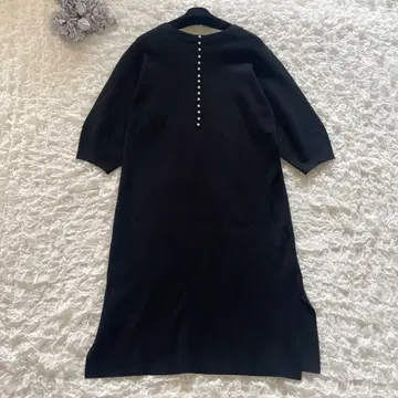 다마 컬렉션 백 펄 버튼 니트 원피스 블랙 S