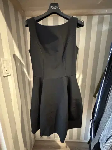 FOXEY 슬리브리스 무릎 기장 원피스 38 블랙