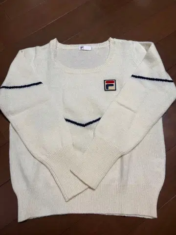FILA 화이트 니트 스웨터 M 사이즈