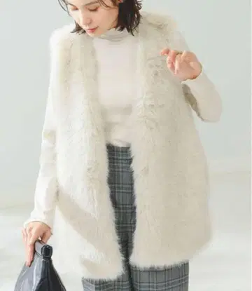 비밍 라이프스토어 퍼 베스트 아이보리 BEAMS