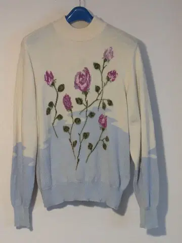 CONFECTION 꽃무늬 자수 하이넥 스웨터 L