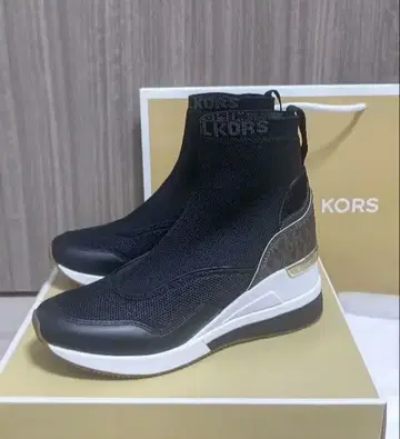 [ 새상품 미사용 ] MICHAEL KORS 블랙 하이컷 스니커즈