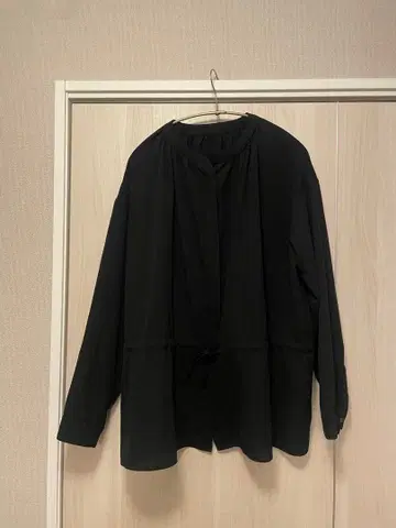 어반 리서치 도어스 개더 허리 마크 블라우스