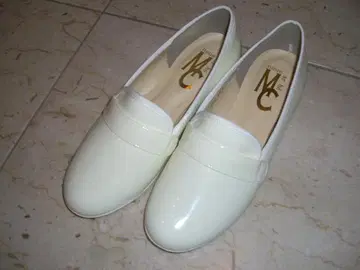 일본제 에나멜 컴포트 로퍼 레인 대응 23cm 아이보리