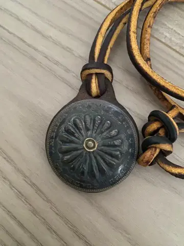 빔즈 코인 목걸이 BEAMS