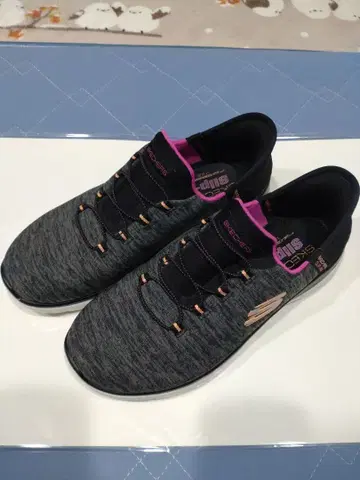 [ 9 ] SKECHERS Slip-Ins 블랙/핑크 스니커즈