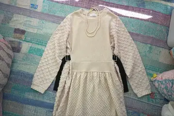 아이보리 긴팔 프릴 롱 원피스